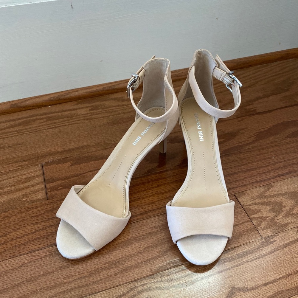 Gianni Bini Nude Heels size 8